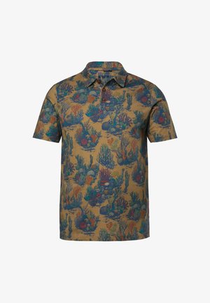 Polo marrone a maniche corte con motivo a barriera corallina multicolore e tre bottoni marroni sulla patta del colletto.