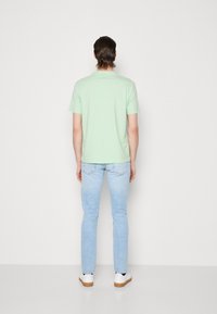 BOSS TEE - Jednoduché tričko - open green