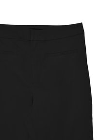 Pantaloni neri su misura con tasche laterali e cintura, mostrati frontalmente all'altezza dei fianchi e della parte superiore della coscia.