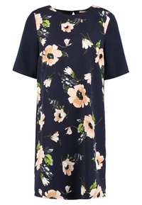 Květinové šaty s krátkými rukávy, námořnická modrá jako pozadí, velké broskvové a bílé květy, kulatý výstřih, lehký materiál a uvolněný střih.