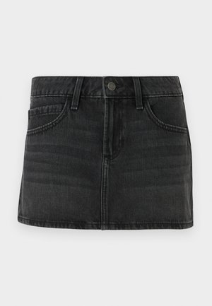 Saia de ganga preta com um design ajustado, cinco bolsos e uma cintura. Apresenta um fecho com botão metálico e um leve efeito de desbotamento.