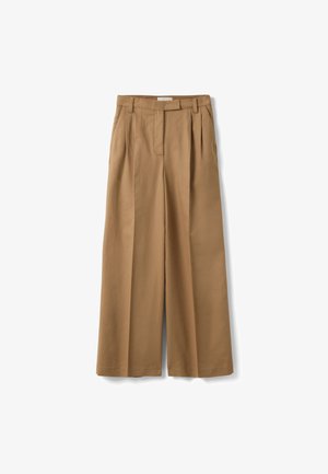 Hoch taillierte, weit geschnittene Hose in Hellbraun mit Gürtelriemen, vorderen Falten, Seitentaschen und verdecktem vorderem Verschluss.