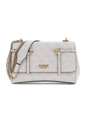 Sac à main Guess gris clair avec imprimé logo à motifs, bandoulière chaîne dorée et détails logo en métal sur le rabat avant.