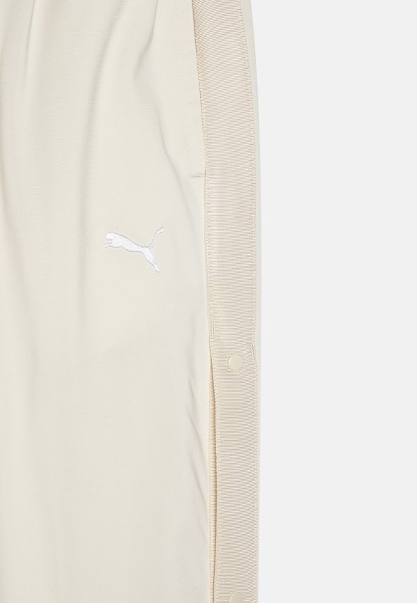 WARDROBE RELAXED POPPER PANTS UNISEX - Tracksuit bottoms - alpine snow3