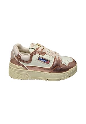Lavtopet sneaker med creme- og metalisk rosaguldfarvede paneler, cremefarvet sål og et sidelogo med "Autry" og et lille amerikansk flag.