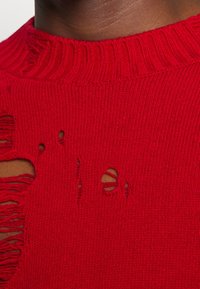 N°21 Pullover - red