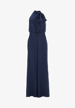 Granatowy kombinezon z wysokim kołnierzem i wiązanym detalem na ramieniu. Wykonany z gładkiego materiału, z szerokimi spodniami i elastycznym paskiem w talii.