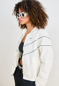 Nike Sportswear Spordijakk - sail/vintage green