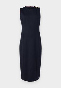 Granatowa sukienka bez rękawów o dopasowanym kroju, z złotymi guzikami na ramionach i gładkim, teksturowanym materiałem.