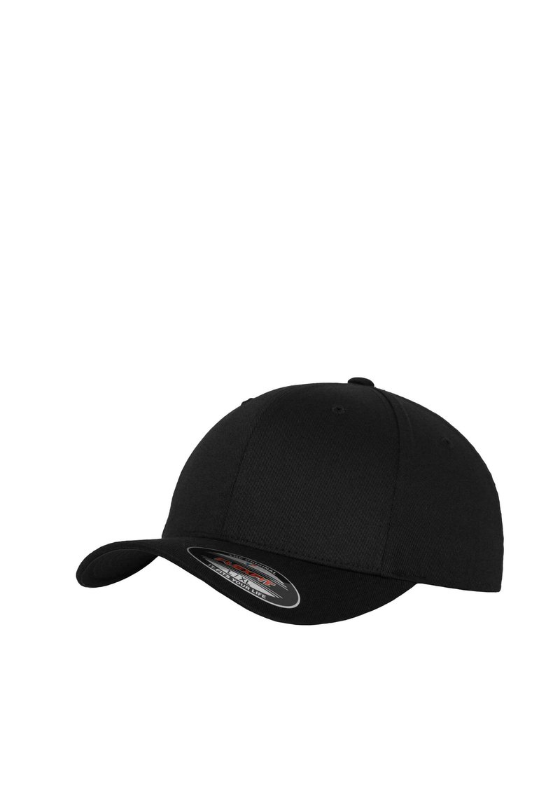 Zwarte baseballpet met een ronde bovenkant, gebogen klep en een stoffen textuur. Heeft een gestikte nadenontwerp en een merklabel aan de binnenzijde.