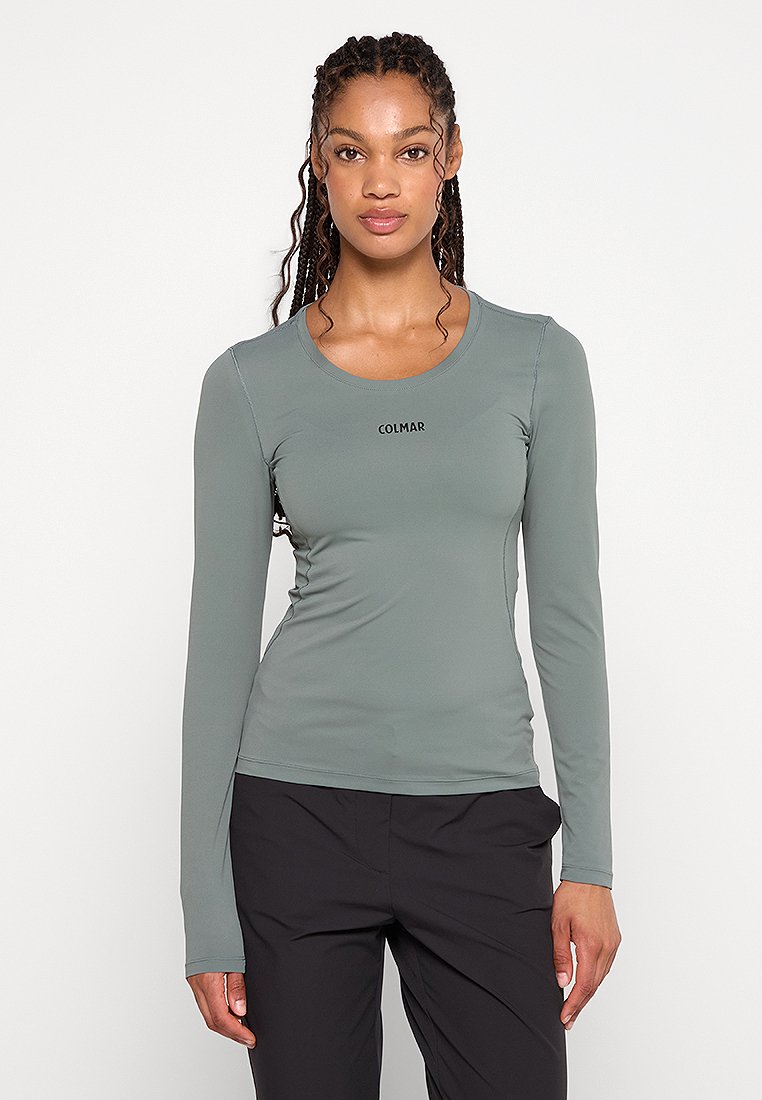 Langärmliges, tailliertes Oberteil in gedecktem Grün, aus elastischem Stoff, mit einem runden Ausschnitt und schwarzem "COLMAR"-Logo auf der Brust.