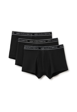 Drie zwarte mannenboxershorts gestapeld, elk met een tailleband met het label "United Colors of Benetton" in witte tekst.