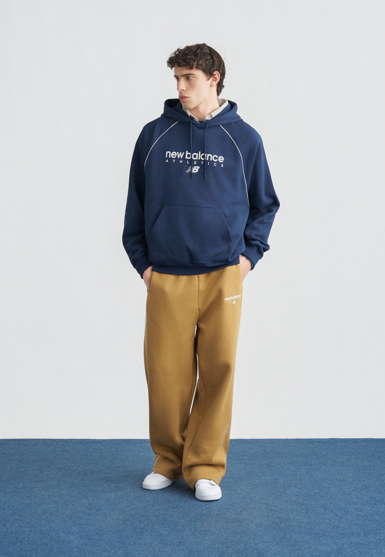 LINEAR GRAPHIC UNISEX
