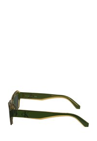 Grüne transparente Sonnenbrille mit goldenen Akzenten und rechteckigem Rahmen. Verfügt über gebogene Bügel mit Branding auf der Innenseite.