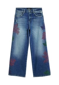 Ljusblå denimbyxor med vida ben som har flerfärgad bladbroderi i röd, grön och lila på sidan. Standard femficksdesign.