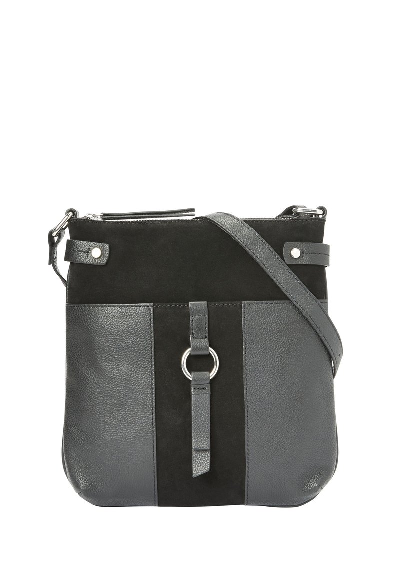 Borsa a tracolla in pelle nera e grigia con finitura testurizzata, caratterizzata da una cintura centrale, dettagli in metallo e tracolla regolabile.