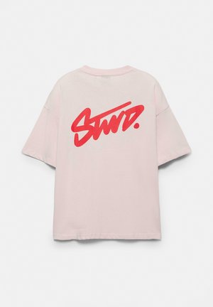 PULL&BEAR, BOXY LOGO T-SHIRT STWD - T-shirt imprimé - pink