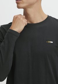 Blend BHLongsleeve - Pikkade varrukatega topp - black