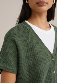 WE Fashion Vesta na kopčanje - army green