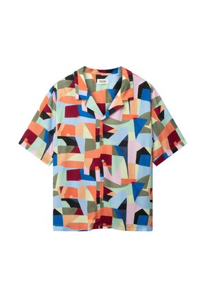 Košeľa s krátkym rukávom na zapínanie s viacfarebným abstraktným geometrickým vzorom v oranžových, modrých, červených, zelených, čiernych a béžových odtieňoch.