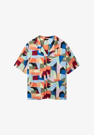 Košeľa s krátkym rukávom na zapínanie s viacfarebným abstraktným geometrickým vzorom v oranžových, modrých, červených, zelených, čiernych a béžových odtieňoch.