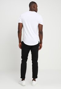 Only & Sons ONSMATT LONGY TEE 5 PACK - T-shirt básica - white/black
