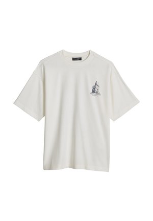 Witte T-shirt met korte mouwen met een kleine zwarte scheepsafbeelding en het Marc O'Polo-logo op de linkerborst, ronde hals.