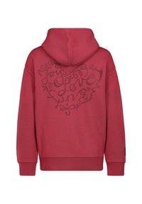 Rode hoodie met grote donkere tekst met de woorden "Joy," "Love," en "Sun," afgewerkt met geribbelde manchetten en zoom.