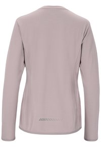 Langærmet top i lys mauve, lavet af tekstureret stof. Har en rund halsudskæring og refleksdetalje i nederste ryg.
