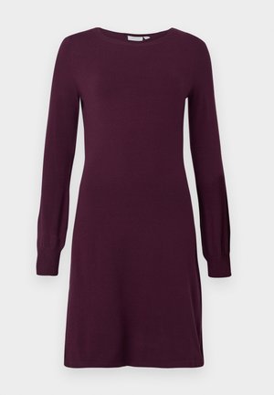 Robe en tricot d'un violet profond avec un col rond et des manches longues, dotée de poignets ajustés et d'une silhouette décontractée. Texture douce sur l'ensemble.
