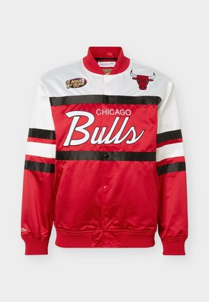 Mitchell & Ness, TEAM COLOR HEAD COACH JACKET CHICAGO BULLS - Ρούχα για κλαμπ - scarlet