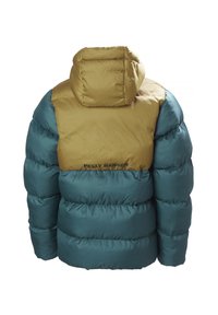 Zateplená bunda s tyrkysovou spodní částí a khaki horní částí, s kapucí a černým logem "Helly Hansen" na zadní straně.