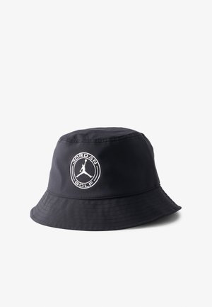 Czarny kapelusz typu bucket z białym, okrągłym logo Jordan Golf, z haftowanym na przodzie sylwetką golfisty.