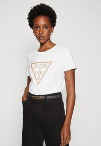 Guess TRIANGLE - T-shirt con stampa - pure white