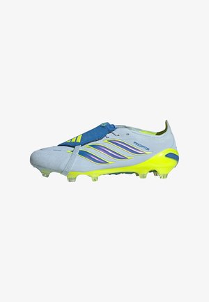 Hvid og neongul Adidas Predator fodboldstøvle med blå overdel og iriserende stribet design på siden.