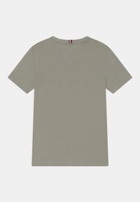 Tommy Hilfiger ESSENTIAL TEE - T-shirt básica - faded willow
