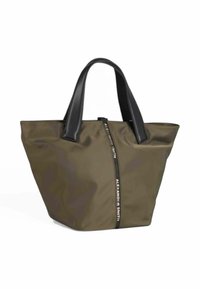 Borsa a tracolla verde oliva con rifiniture in pelle nera, presenta una cerniera centrale con logo e una forma ampia e strutturata.