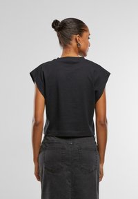 Urban Classics Pamata T-krekls - black