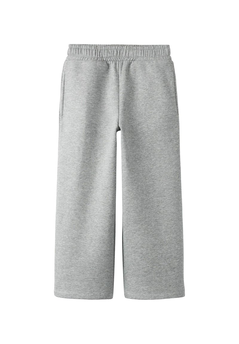Grijze sweatpants van zachte stof met een elastische tailleband, wijde benen en twee zijzakken. Eenvoudig ontwerp zonder patronen of accenten.