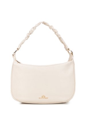 Borsa a tracolla in pelle bianca con texture, dotata di una morbida tracolla arricciata e un accento del logo dorato nella parte inferiore. Forma rettangolare liscia.