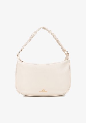 Borsa a tracolla in pelle bianca con texture, dotata di una morbida tracolla arricciata e un accento del logo dorato nella parte inferiore. Forma rettangolare liscia.