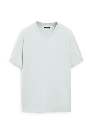 T-shirt azzurro chiaro a maniche corte realizzato in tessuto morbido. Presenta un colletto rotondo e una vestibilità comoda. Texture liscia senza motivi o grafiche visibili.