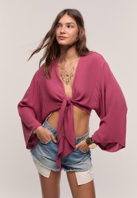 Stradivarius FLOWING WITH KNOT DETAIL - Blouse - pink
