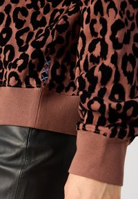 Scotch & Soda FLOCK ARTWORK REGULAR - Sweatshirt - brown