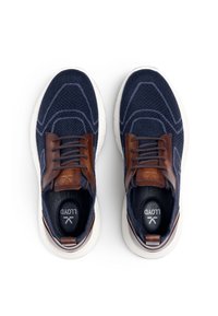 Marineblaue Strick-Sneaker mit braunen Lederakzenten und weißen Gummi-Sohlen. Verfügt über ein strukturiertes Obermaterial und runde Schnürsenkel. Inklusive Logo auf der Innensohle.