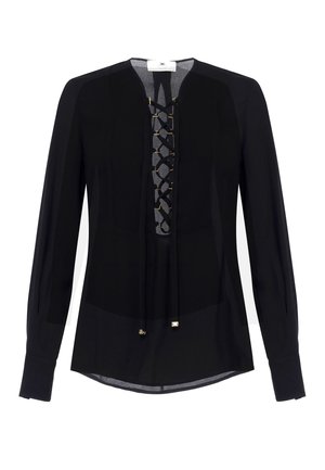 Blusa negra de manga larga con escote con cordones, que presenta acentos de hardware dorado y una textura de tela suave. Siete redondeado y corte ajustado.