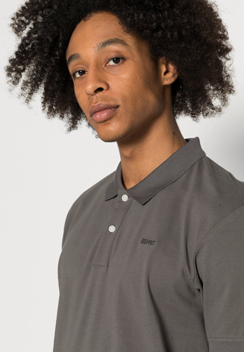 Herren T-Shirts basic | Esprit Poloshirt dark grey/dunkelgrau - ST55434 Herren T-Shirts basic | Esprit Poloshirt dark grey/dunkelgrau - ST55434