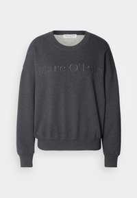 Donkergrijze sweatshirt met een ronde hals, ingezette schouders, ribgebreide manchetten en zoom. Met het "Marc O'Polo" logo in een iets lichter grijs.