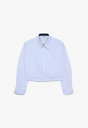 Weißes, gekürztes Hemd mit Knöpfen, klassischem Kragen, langen Ärmeln und dezenten Seitenschlitzen; aus glattem Stoff mit sauberem Finish.