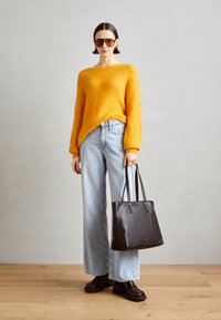 Unausgewählt, black
